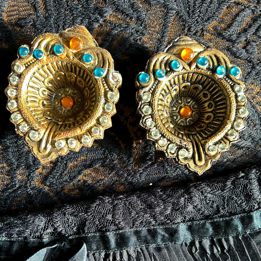 💜 Pre-loved set of 2 terracotta rhinestone decorations. Some light damage.